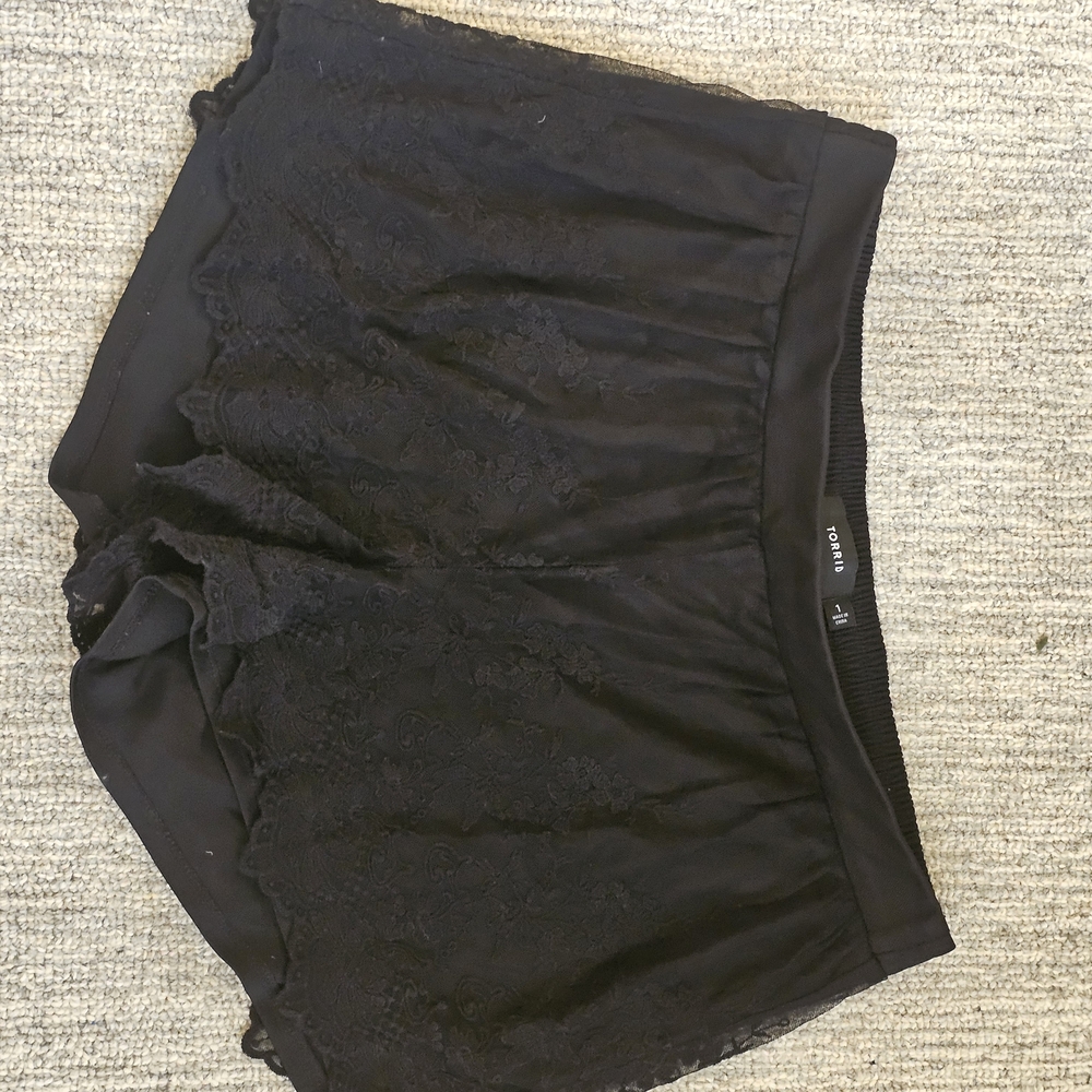 Torrid 1 Black Lace-Overlay Women’s Shorts Plus Size 1 X
